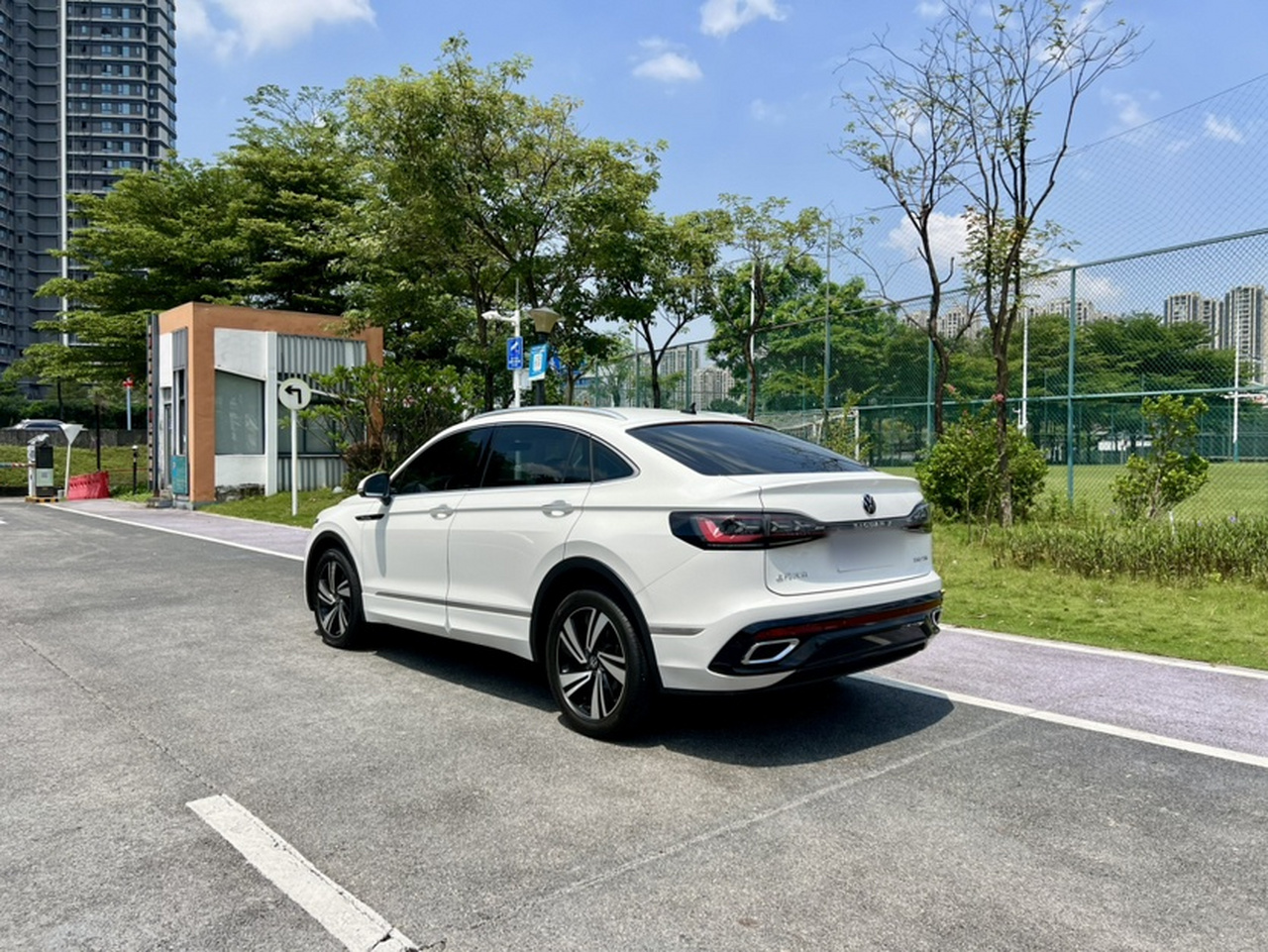 Tiguan X 2021 330TSI RWD photo 2