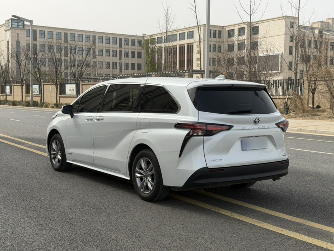 Sienna 2023 2.5L Hybrid Comfort photo 2