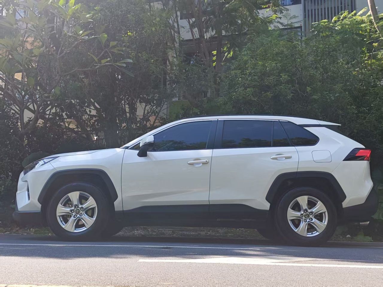 RAV4 2020 2.0L CVT RWD photo 4