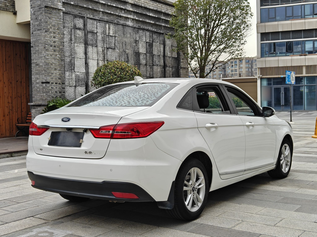 Escort 2019 Facelift 1.5L AT China VI photo 5