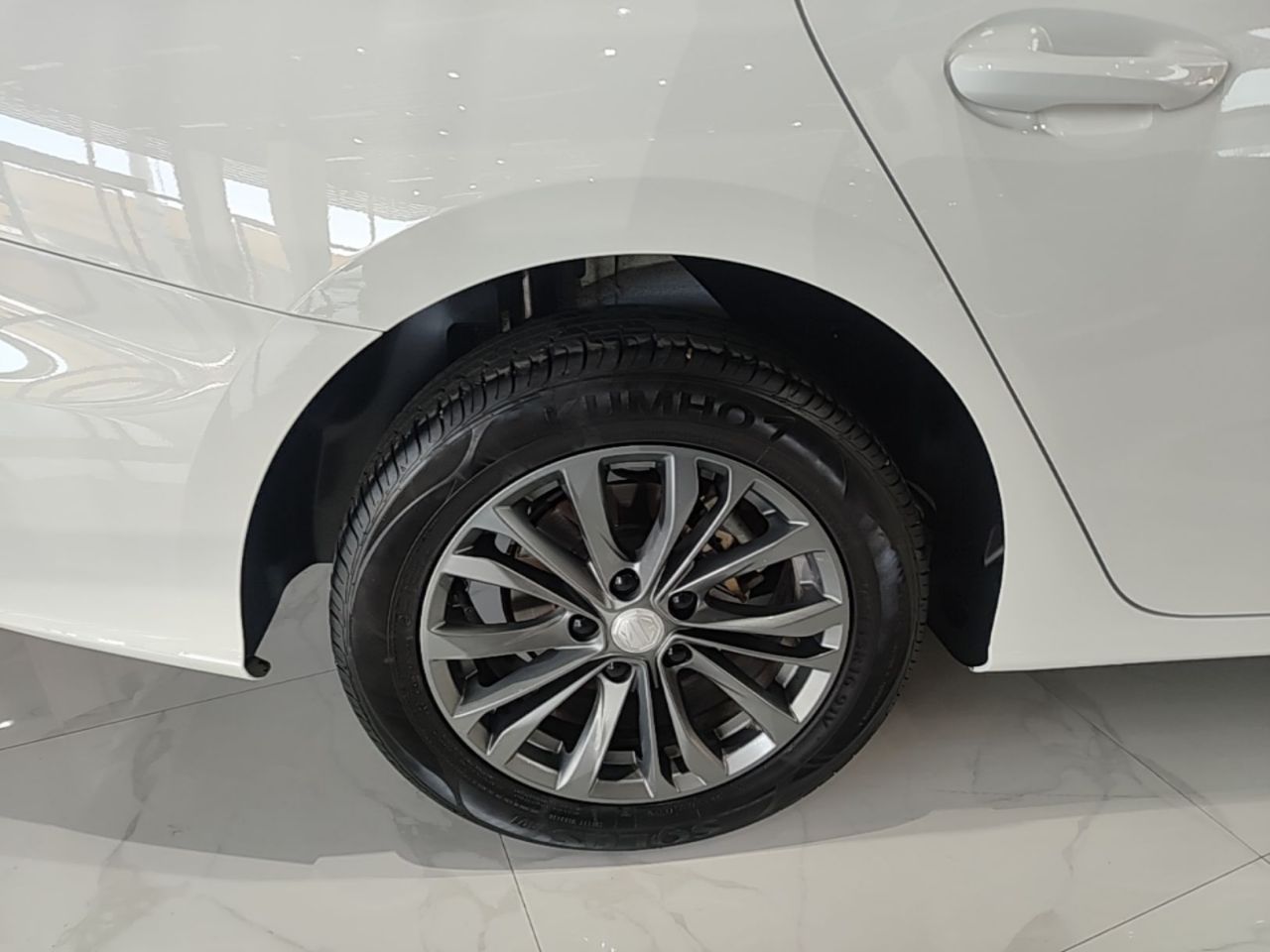 MG5 2026 180DVVT Luxury photo 3