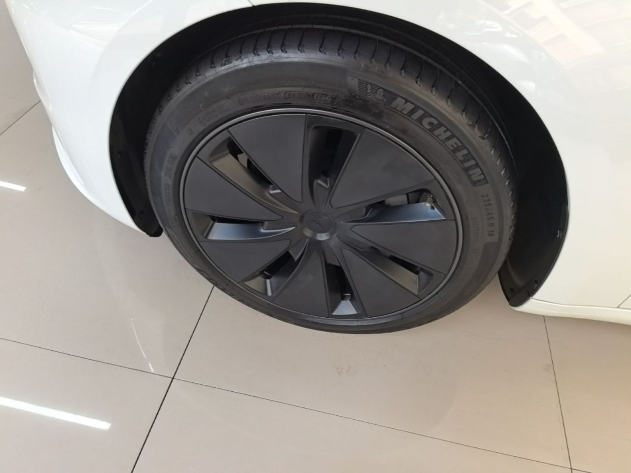 Model 3 2023 Long Range AWD photo 2