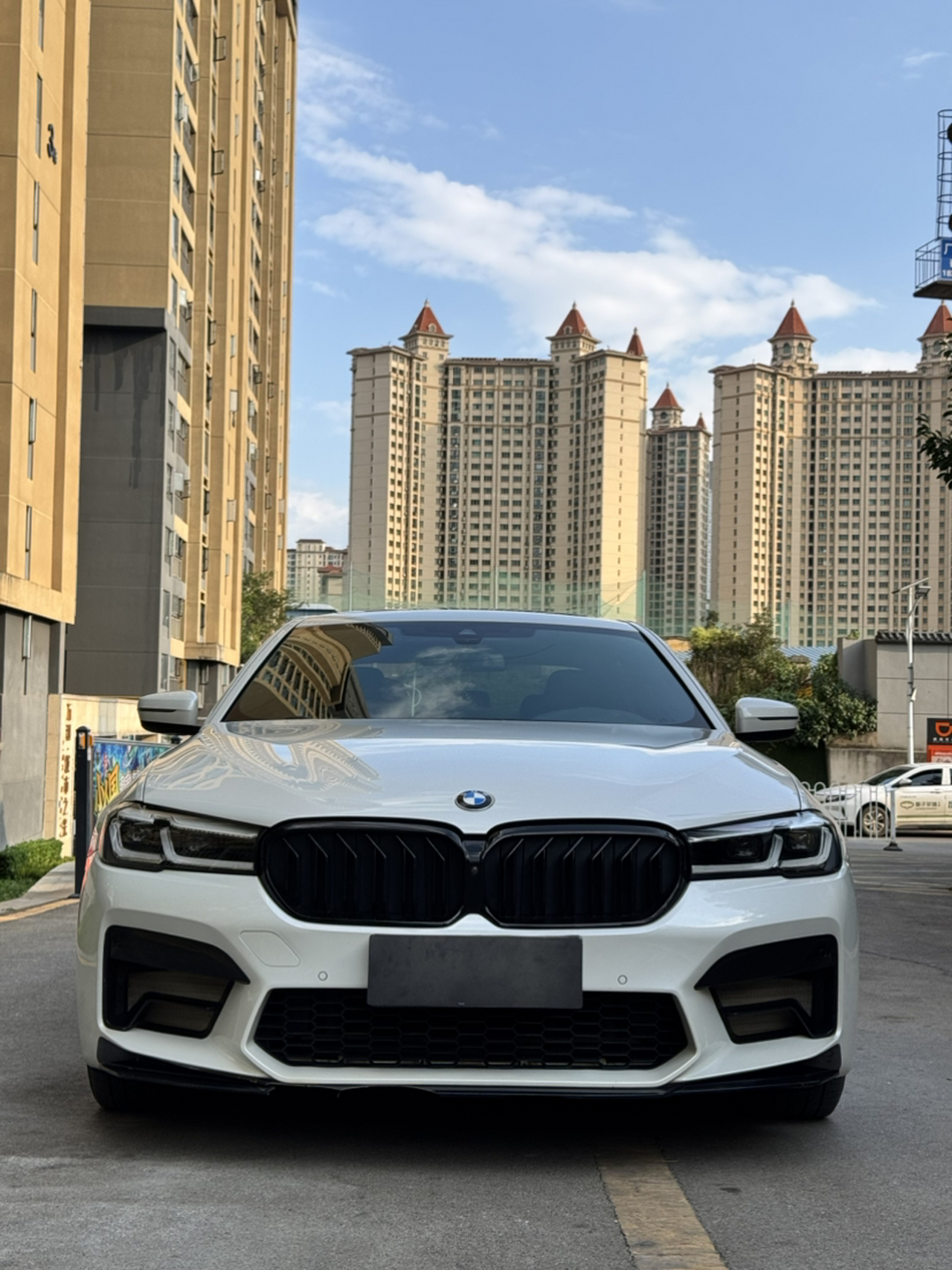 5 Series 2021 530Li Leading M Sport Package photo 3