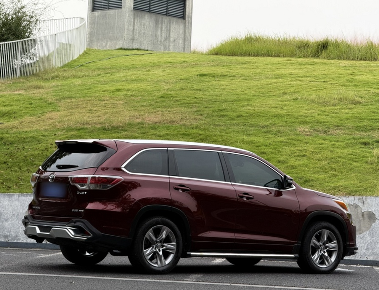 Highlander 2017 2.0T AWD Luxury 7-Seater photo 3