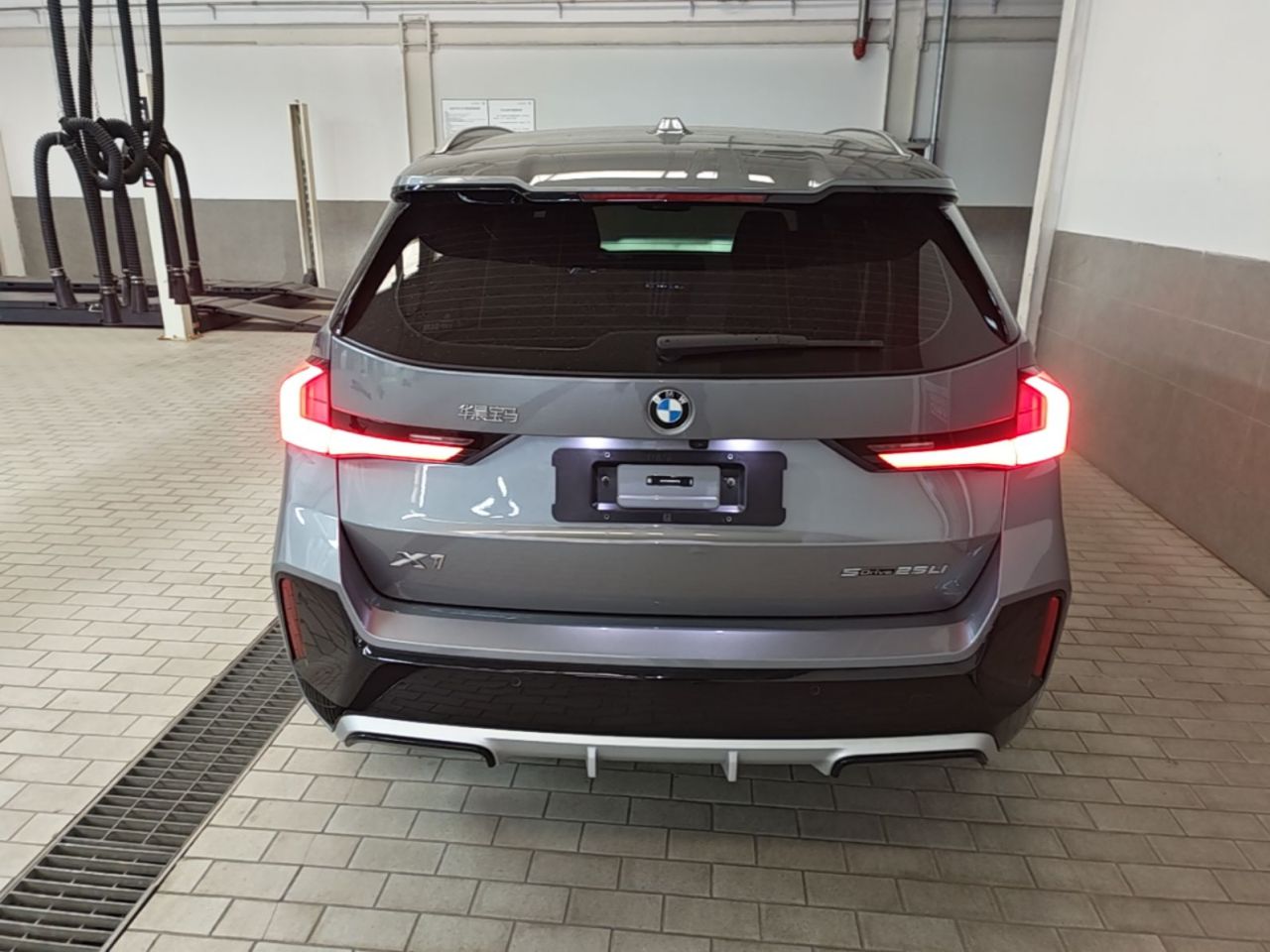 X1 2024 sDrive25Li M Sport Package photo 5