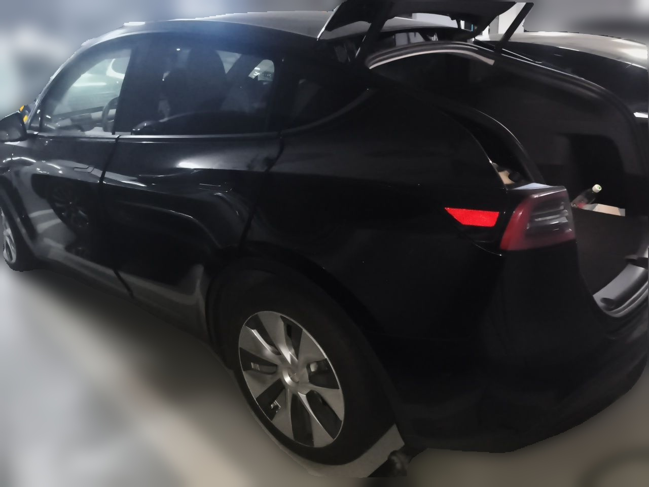 Model Y 2021 Standard Range RWD photo 4