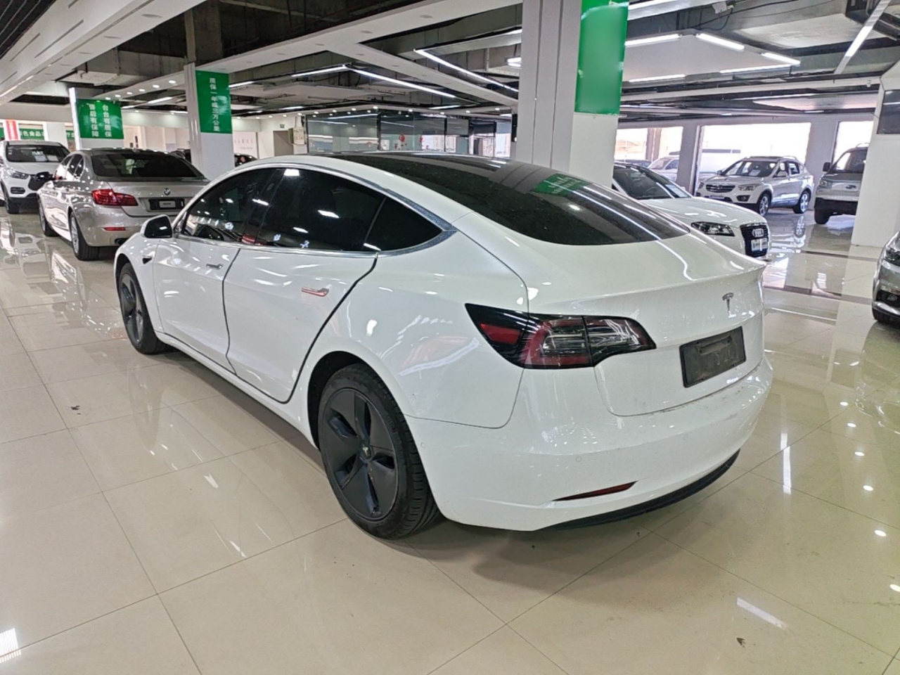 Model 3 Imported 2019 Standard Range RWD Upgraded photo 3