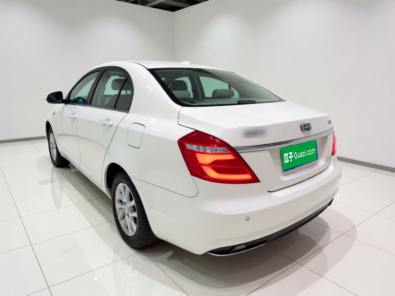 Emgrand 2017 Sedan 1.5L CVT Luxury photo 4