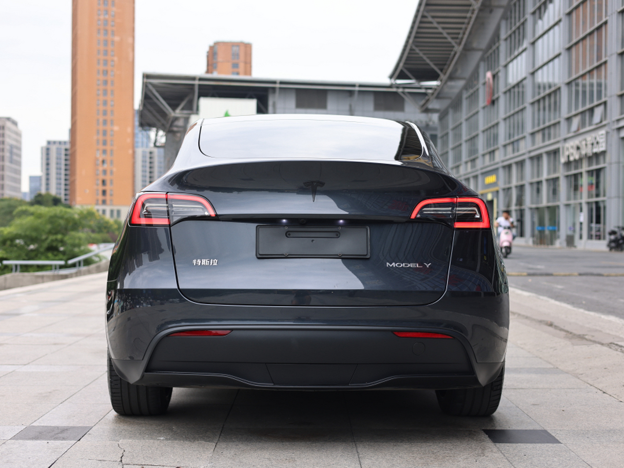 Model Y 2024 RWD photo 4