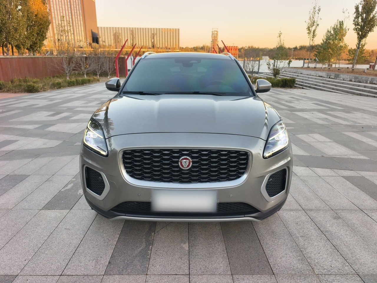 E-PACE 2024 Progressive Sport R-DYNAMIC S photo 2