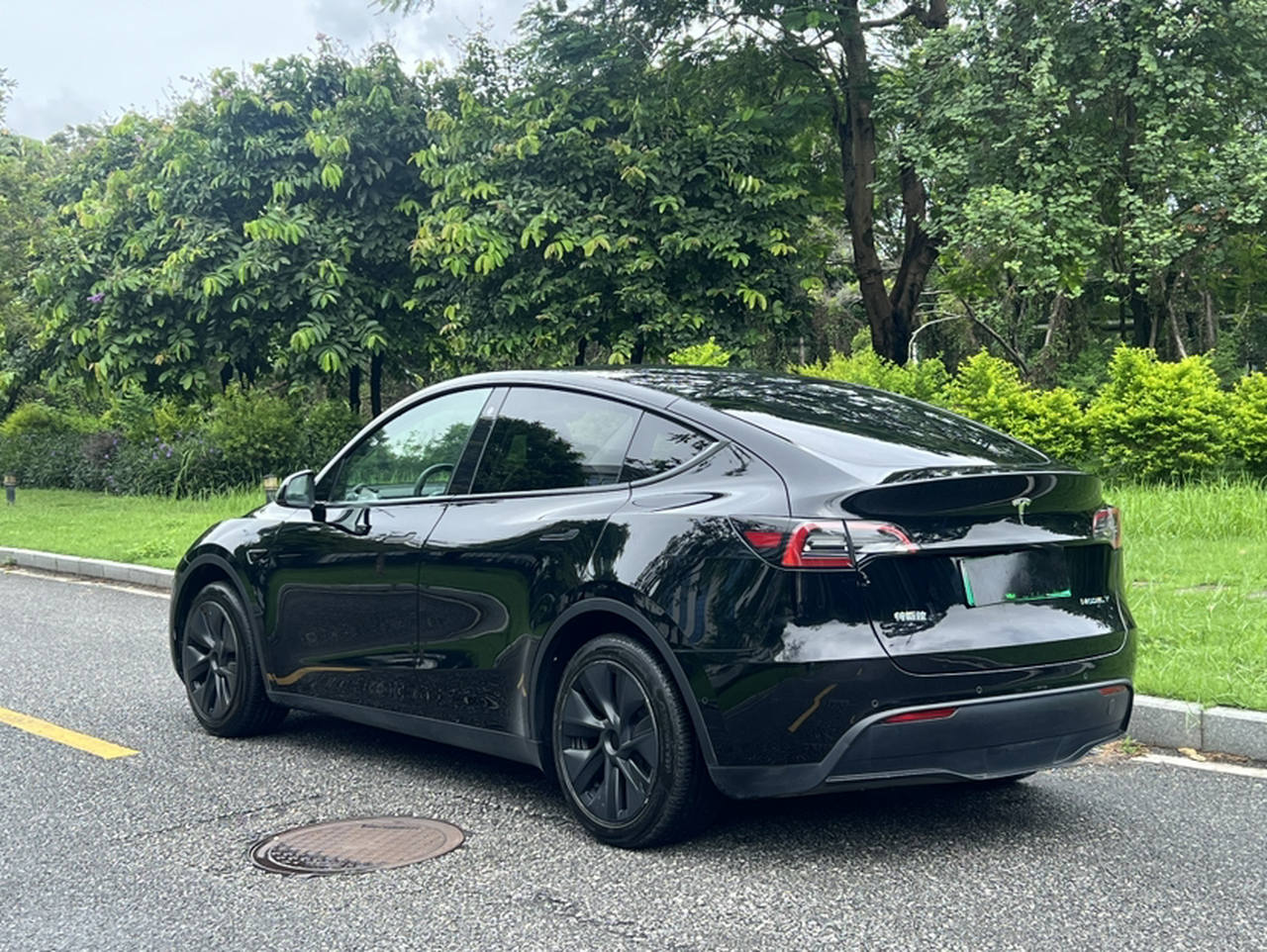 Model Y 2023 RWD photo 2