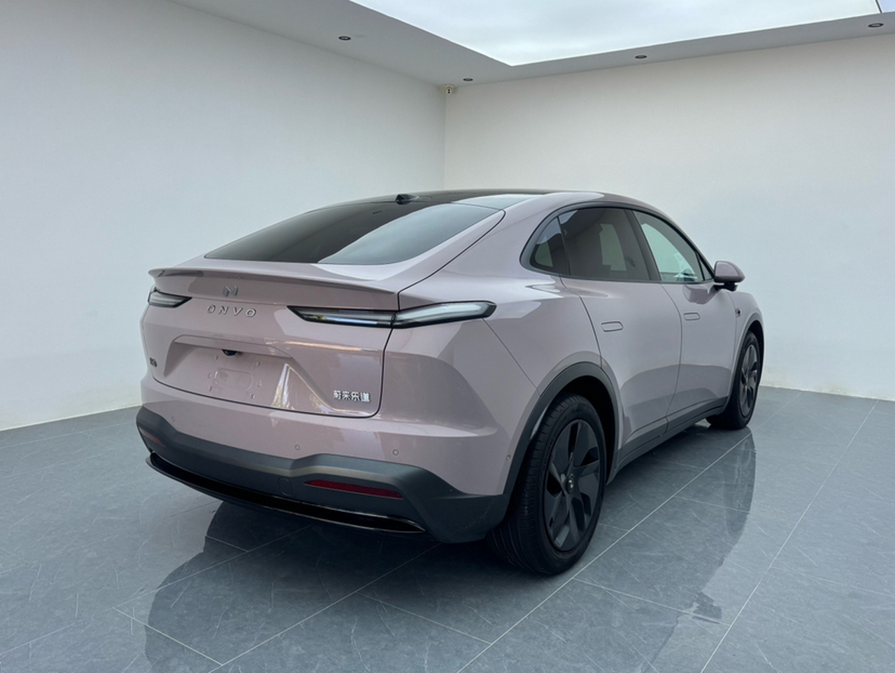 L60 2024 60kWh RWD photo 2