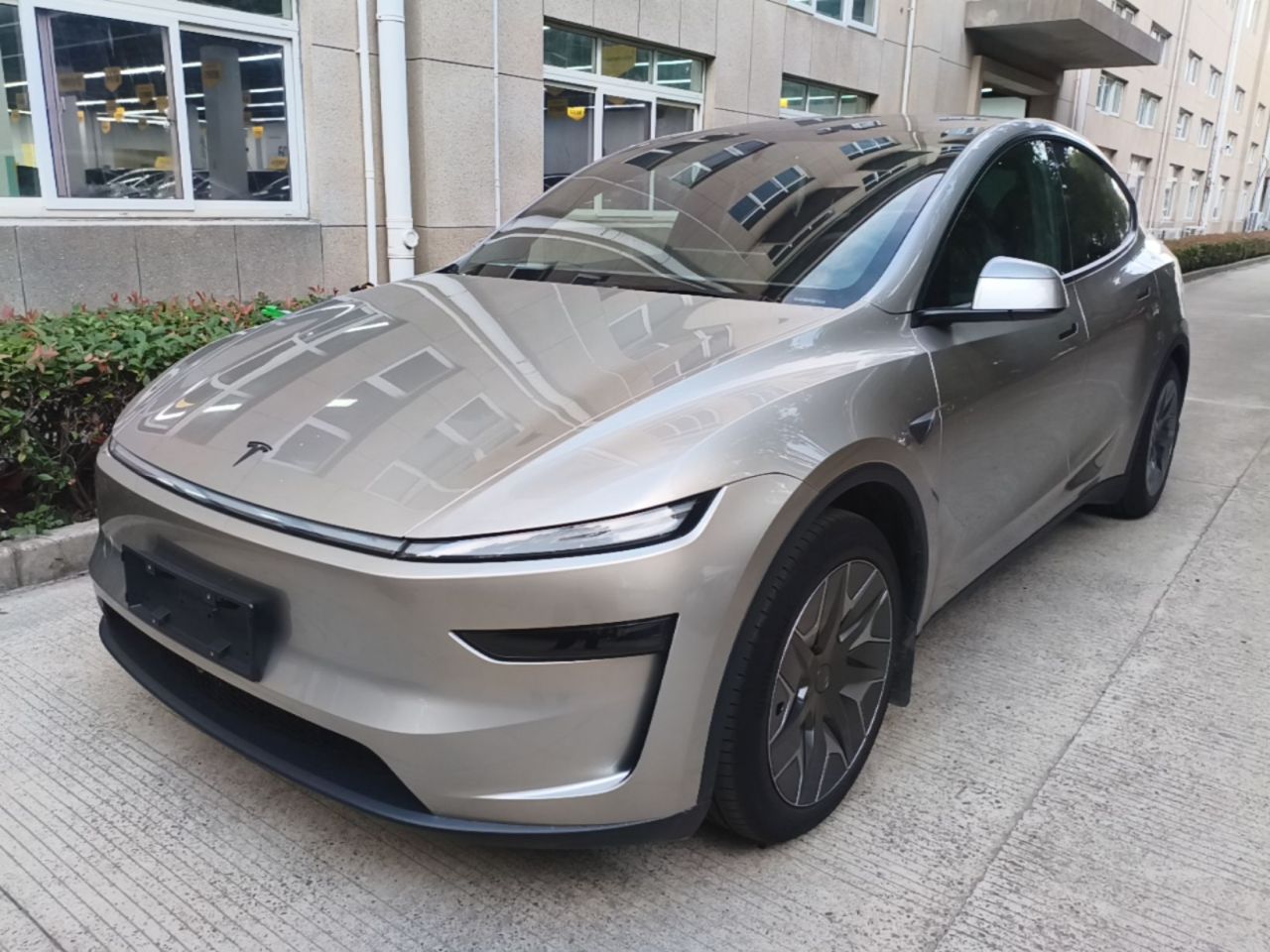 Model Y L 2025 Long Range AWD
