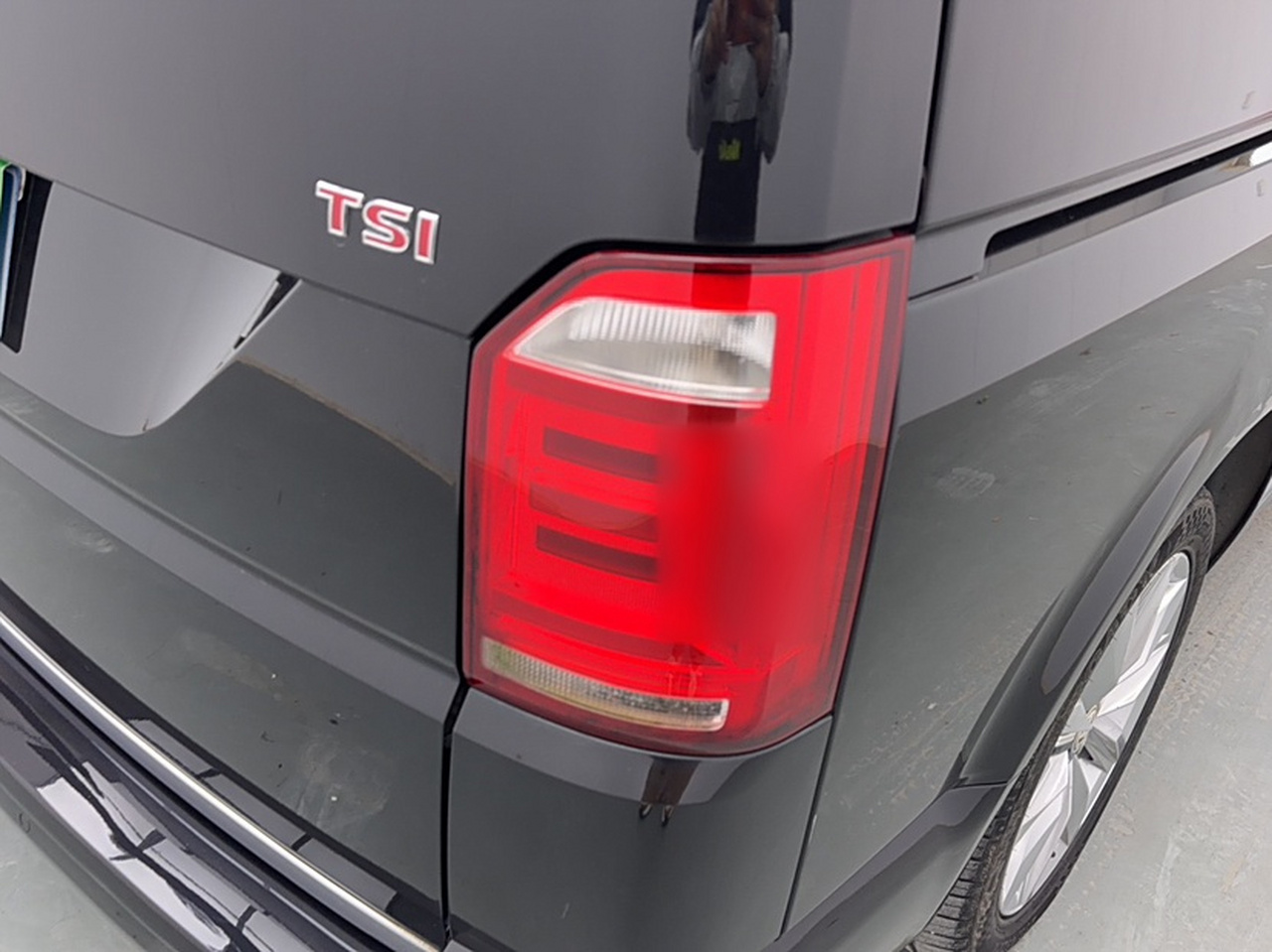2017 2.0TSI RWD Luxury 7-Seater photo 2