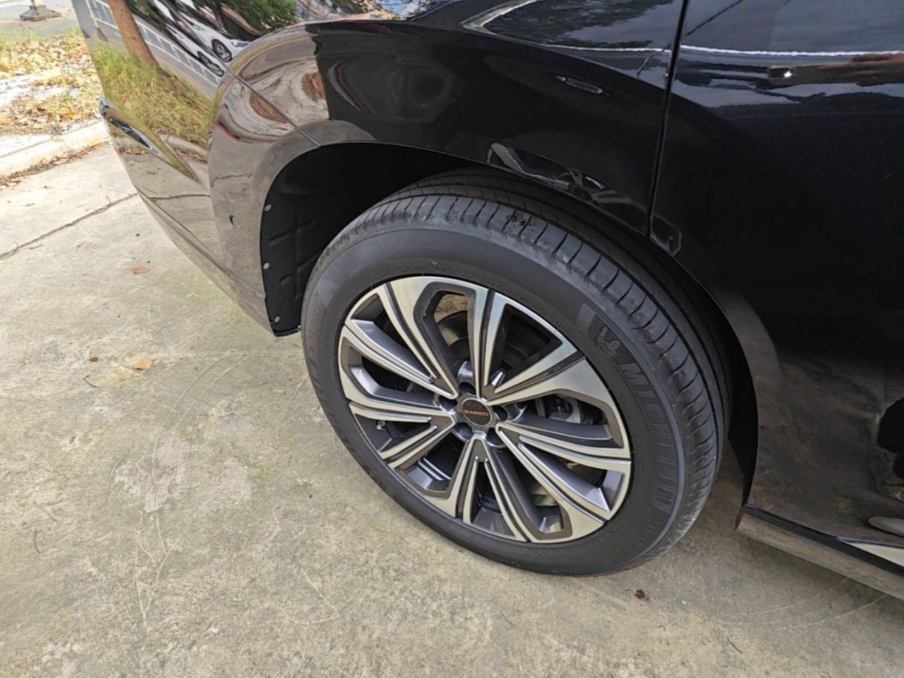 2023 400T AWD 7-Seater photo 3