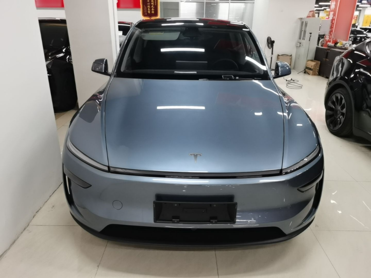 Model Y 2025 Long Range AWD Launch Edition photo 2