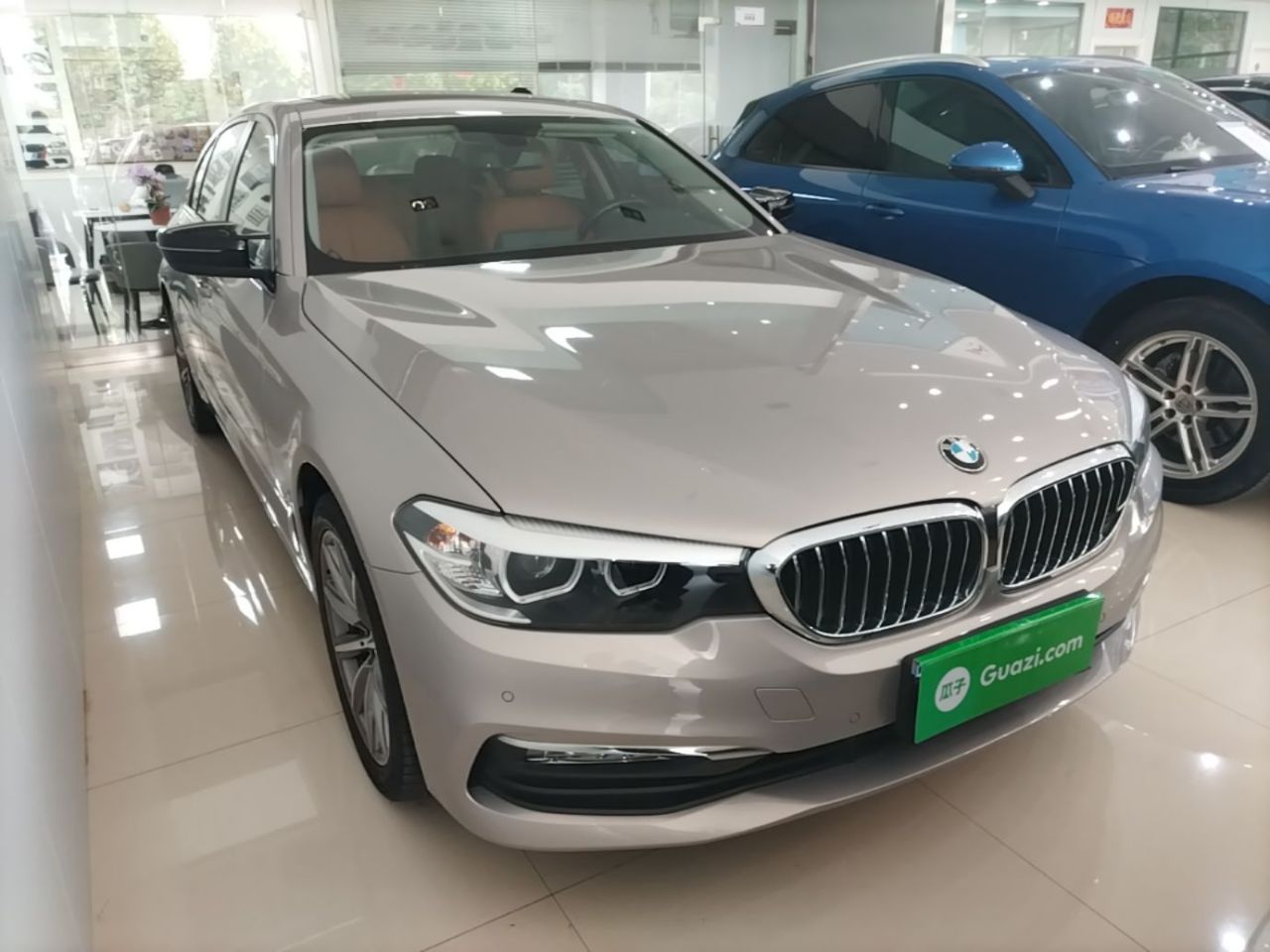 5 Series 2018 528Li Special photo 3