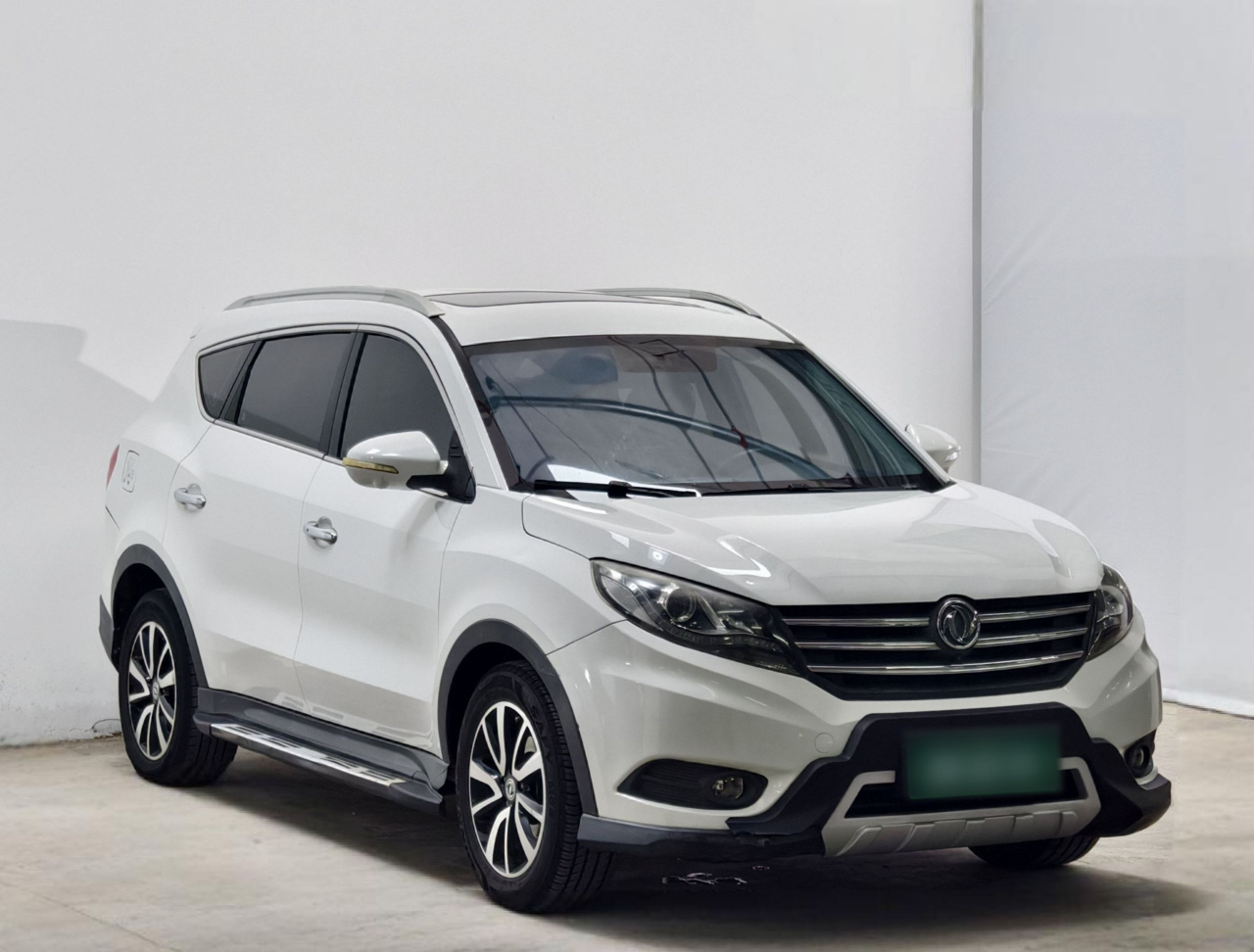 Fengon 580 2017 Facelift 1.5T CVT Luxury photo 3