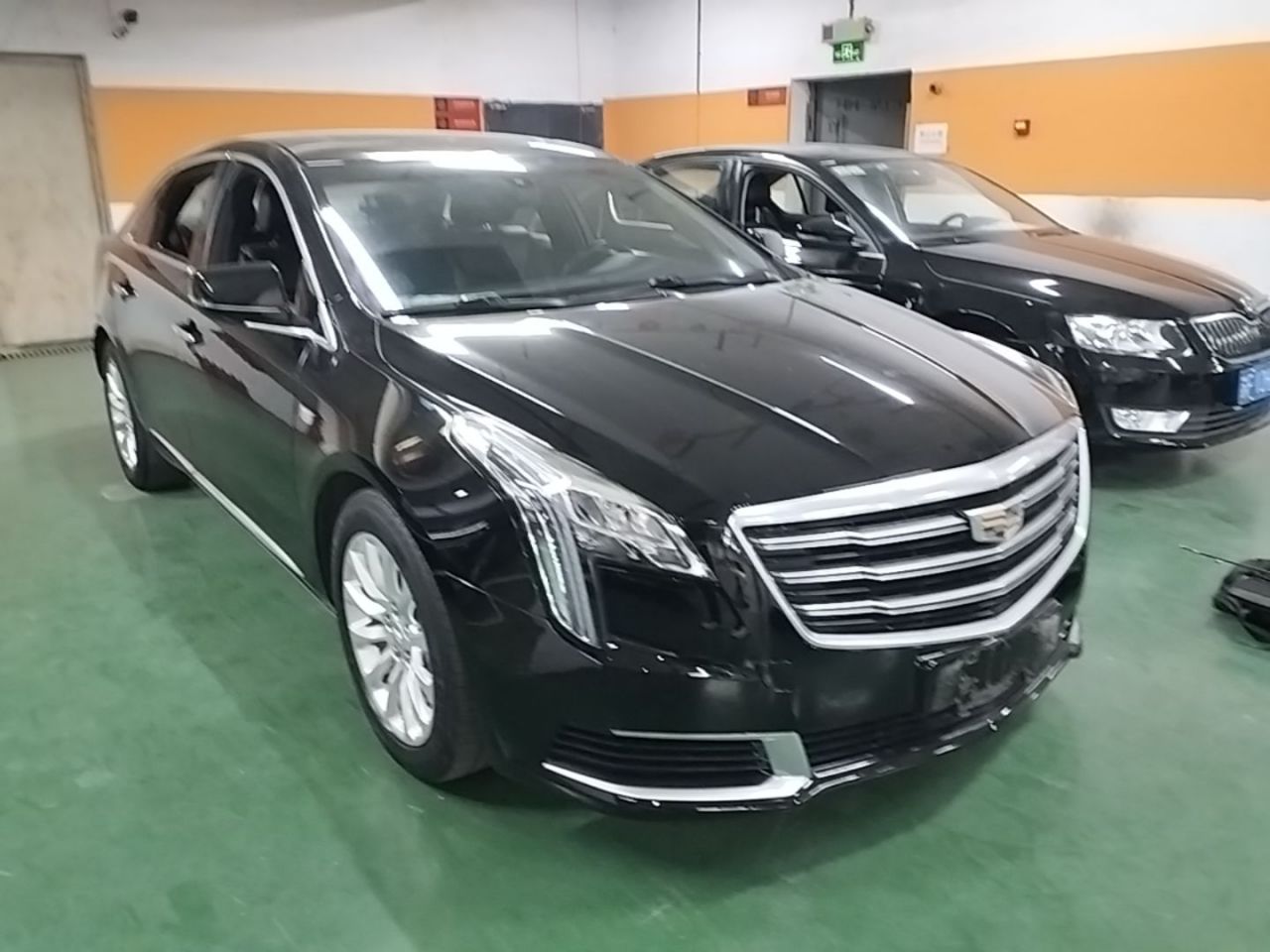 XTS 2018 28T Tech photo 3