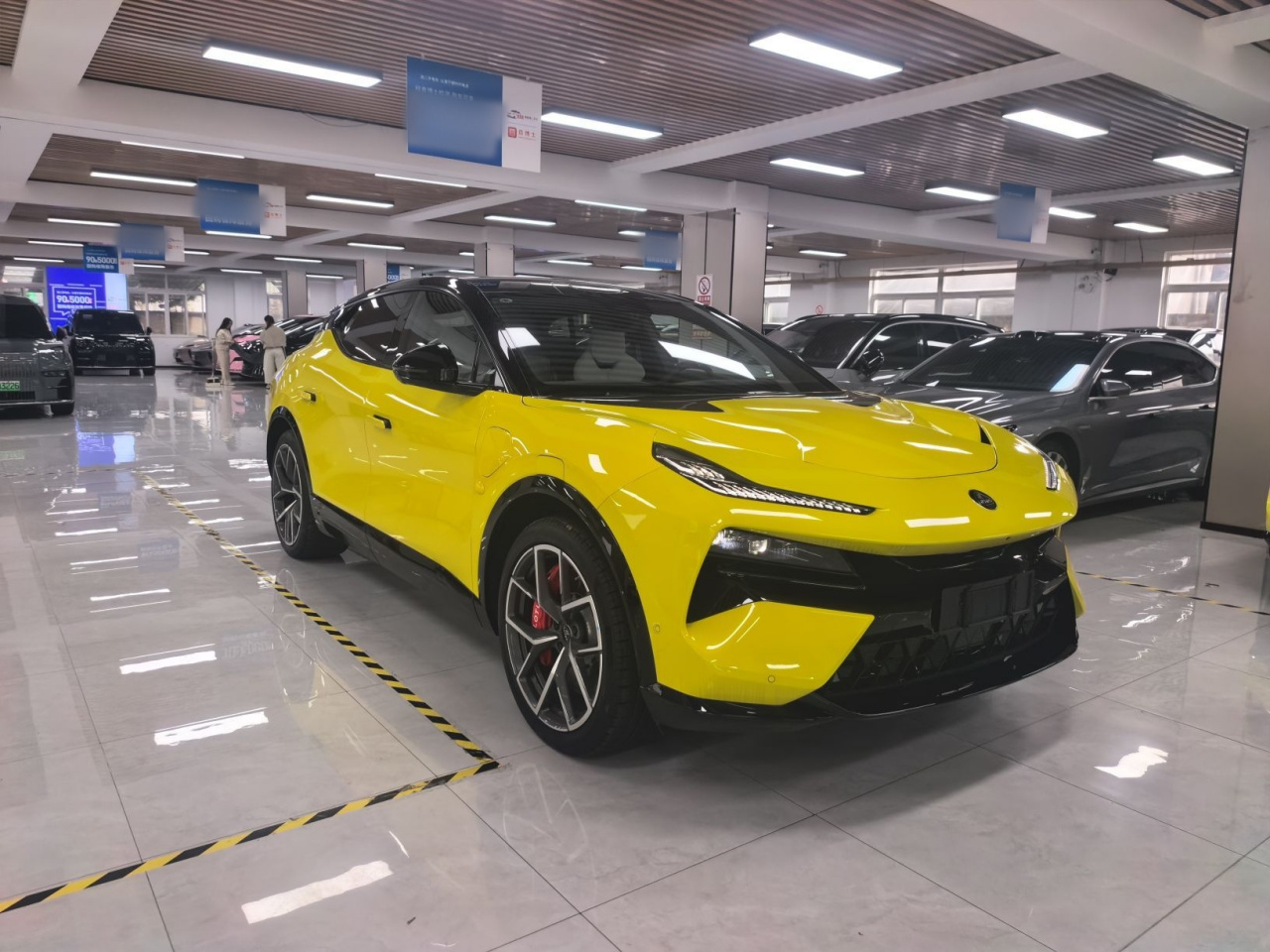 Lotus ELETRE 2026 600 5-Seater photo 4