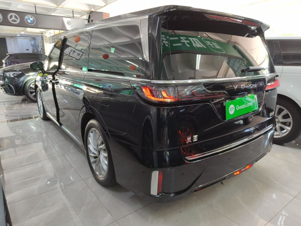 Voyah Dreamer 2024 PHEV Extended Range Premium photo 4