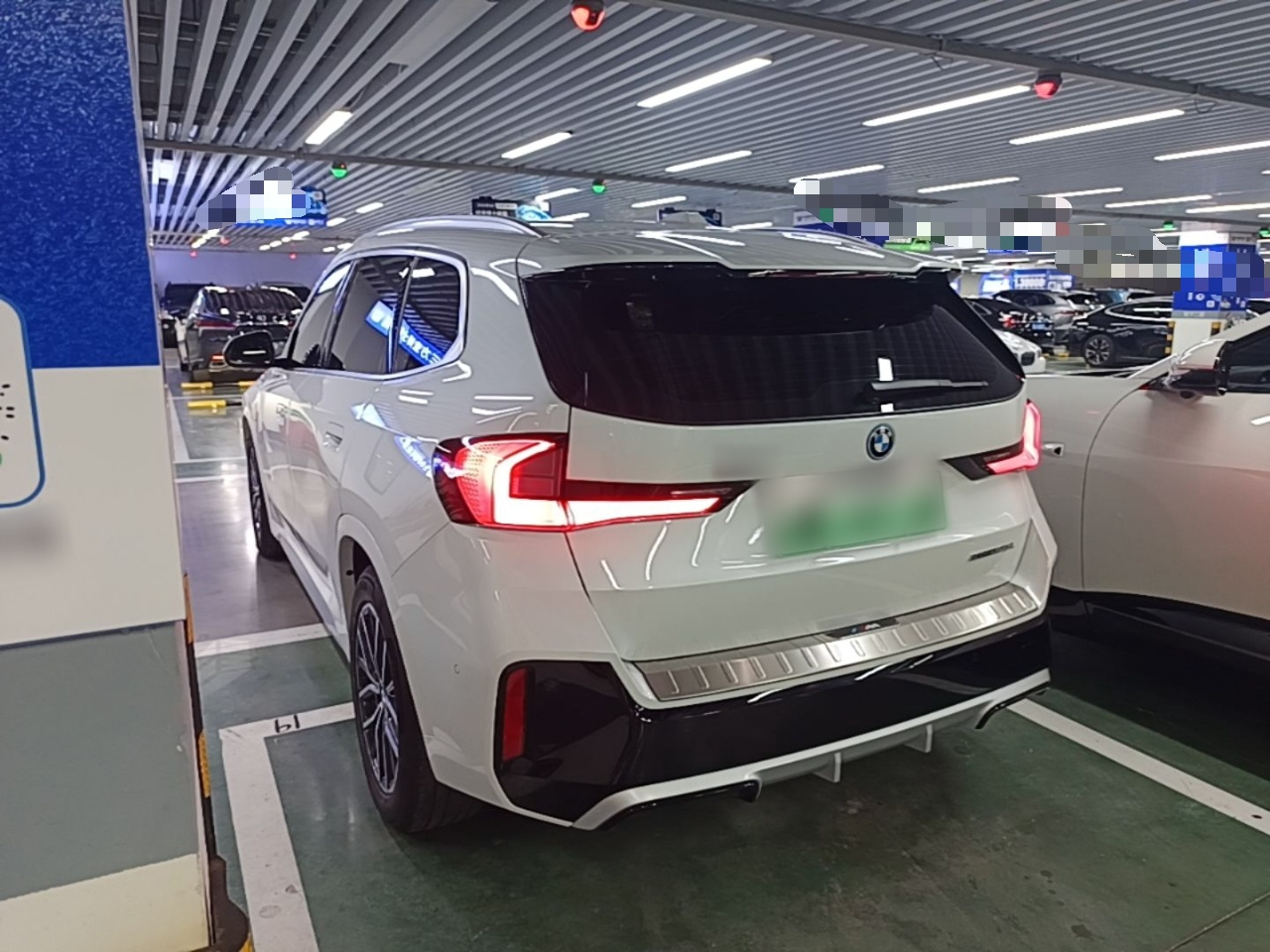 iX1 2026 eDrive25L M Sport Package photo 4