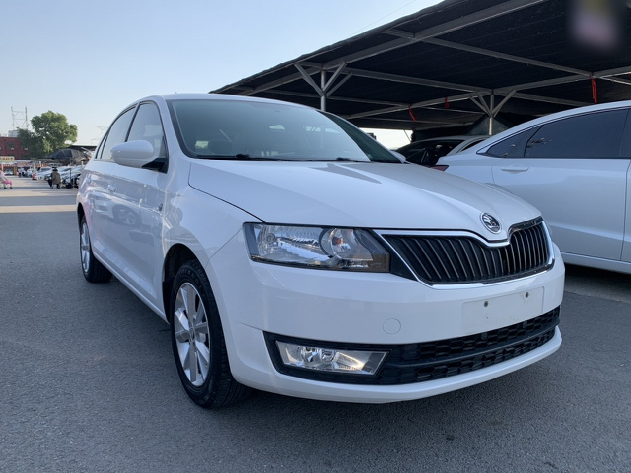 Rapid 2015 1.6L AT photo 2