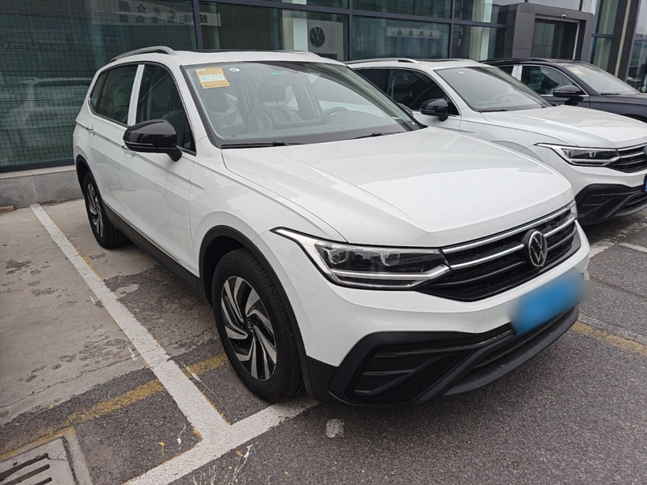 Tiguan L 2025 300TSI AT RWD photo 3