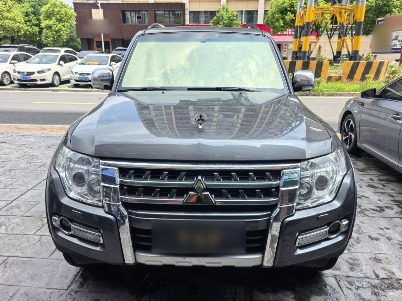 Pajero Parallel Import photo 2