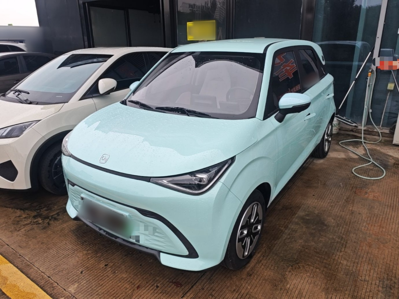 QQ 2025 305km