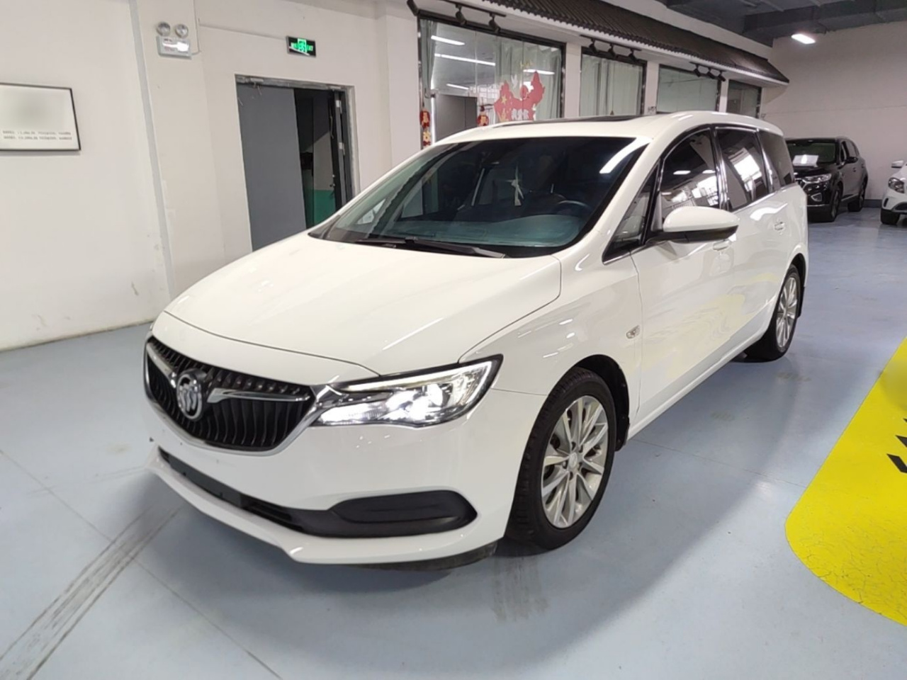 GL6 2019 18T 6-Seater Luxury China VI