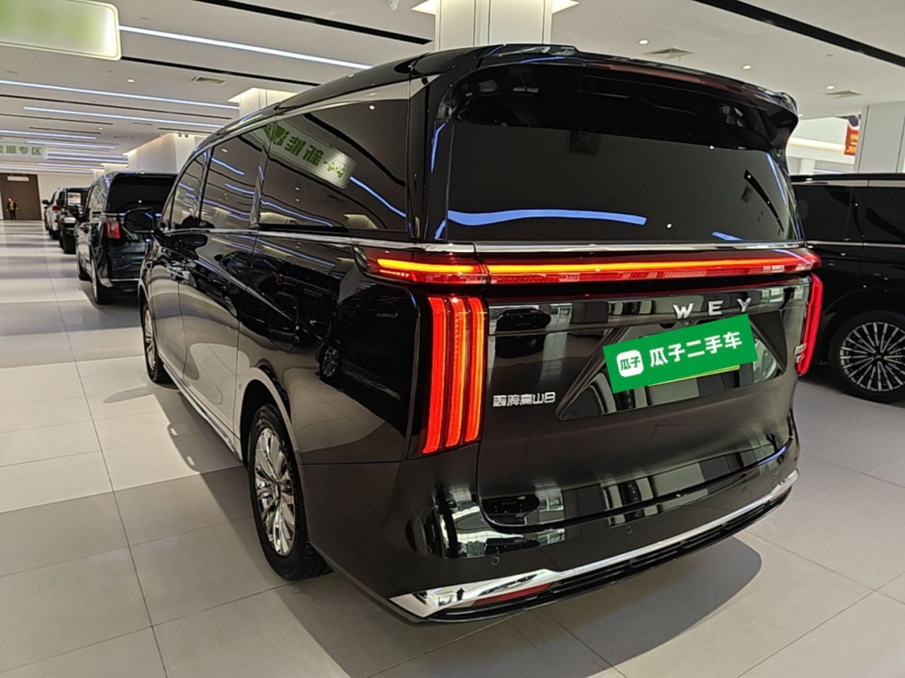 2025 AWD 8 photo 4