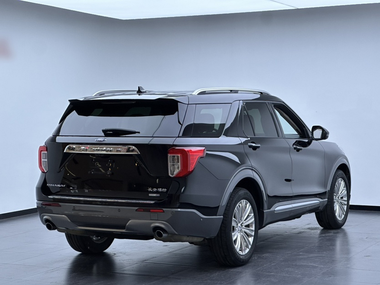 Explorer 2020 EcoBoost 285 AWD Titanium 6-Seater photo 3