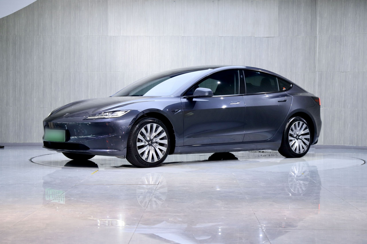 Model 3 2023 RWD photo 3