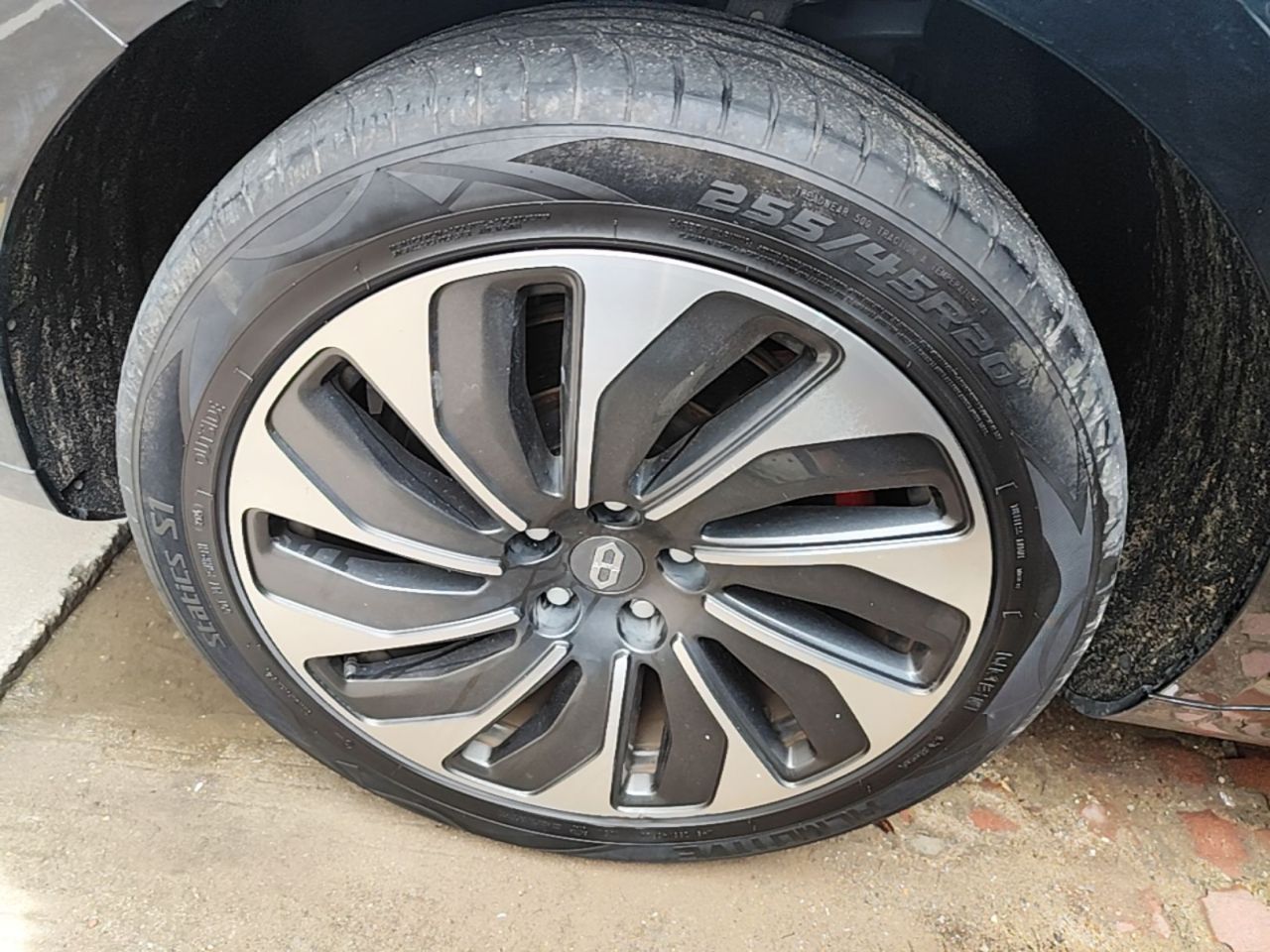 HIMA AITO M5 2022 EREV AWD photo 2