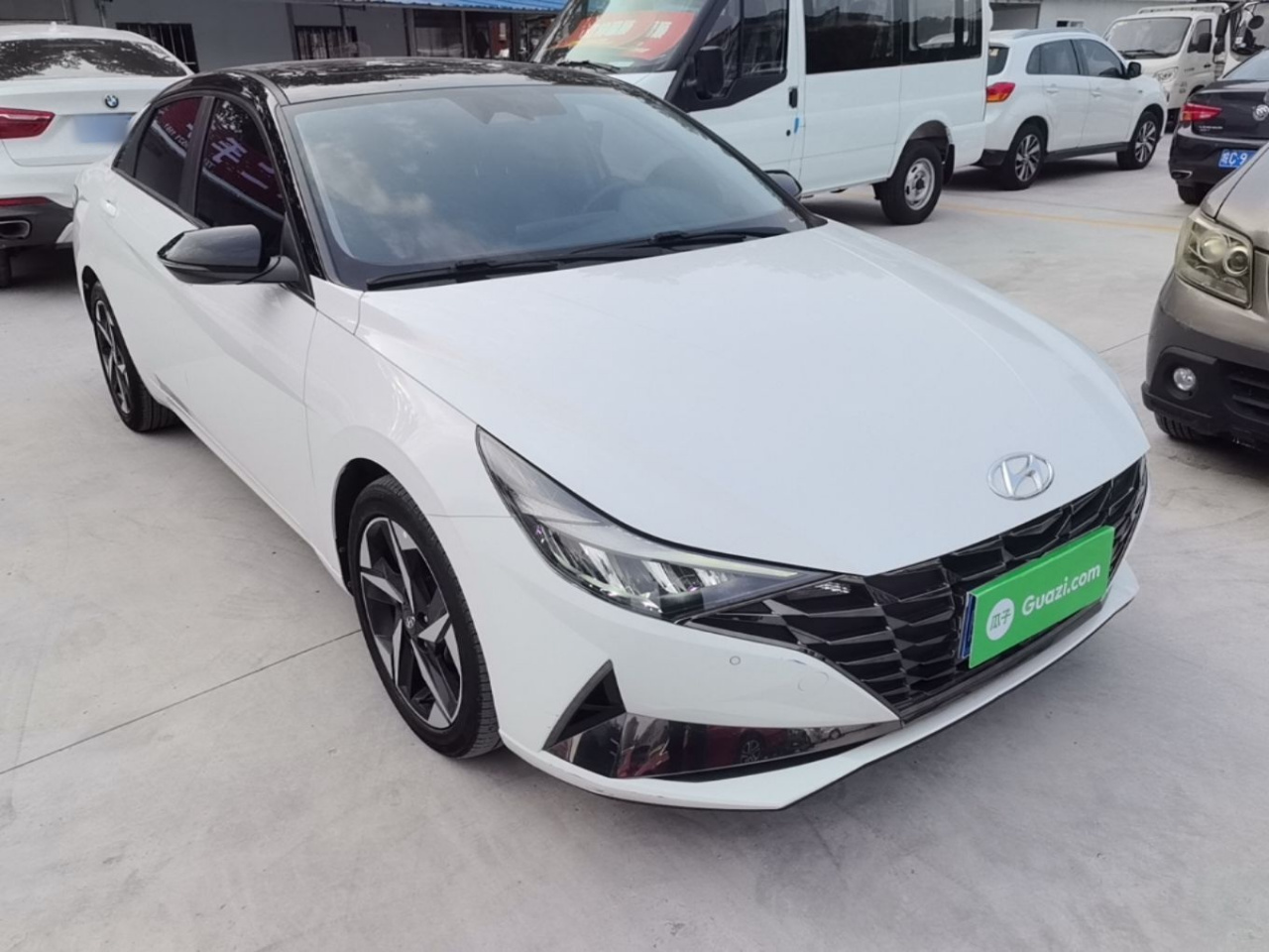 Elantra 2022 1.5L CVT LUX Premium photo 3