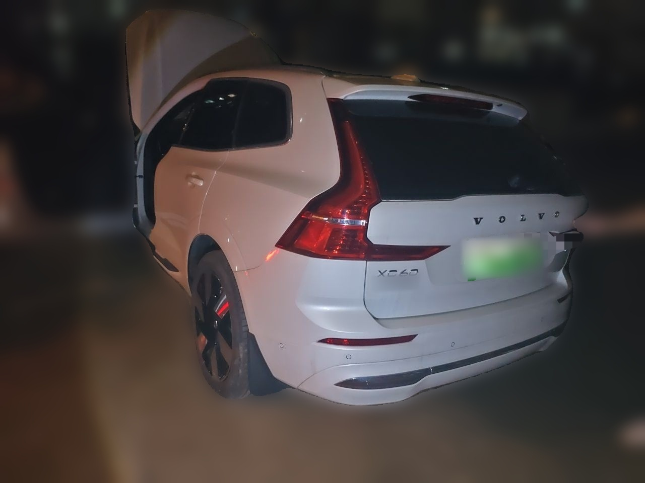 XC60 EV 2025 Hybrid Long Range AWD Luxury photo 4