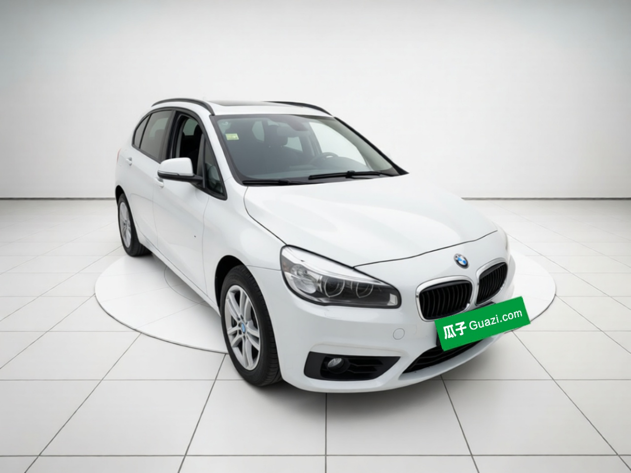 2 Series Wagon 2016 218i Leading photo 2