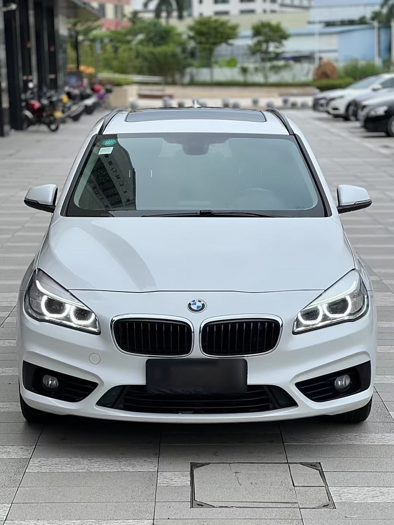 2 Series Wagon 2016 218i Sport Design Package photo 4