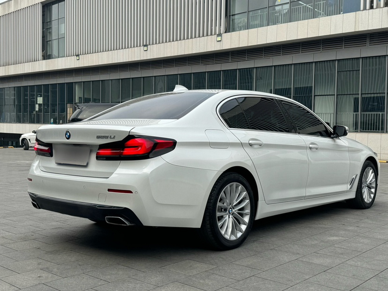 5 Series 2022 Facelift 525Li Luxury photo 4