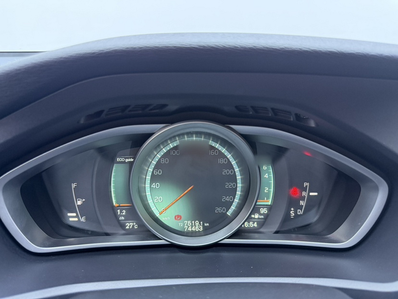 V40 2015 1.6T photo 4