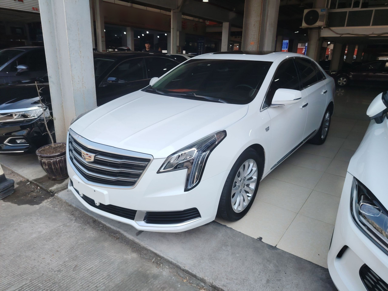 XTS 2018 28T Tech