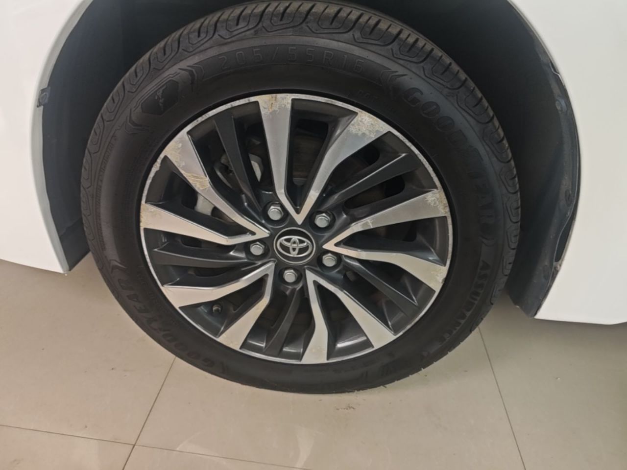 Corolla Hybrid E+ 2019 1.8L E-CVT Leading photo 2