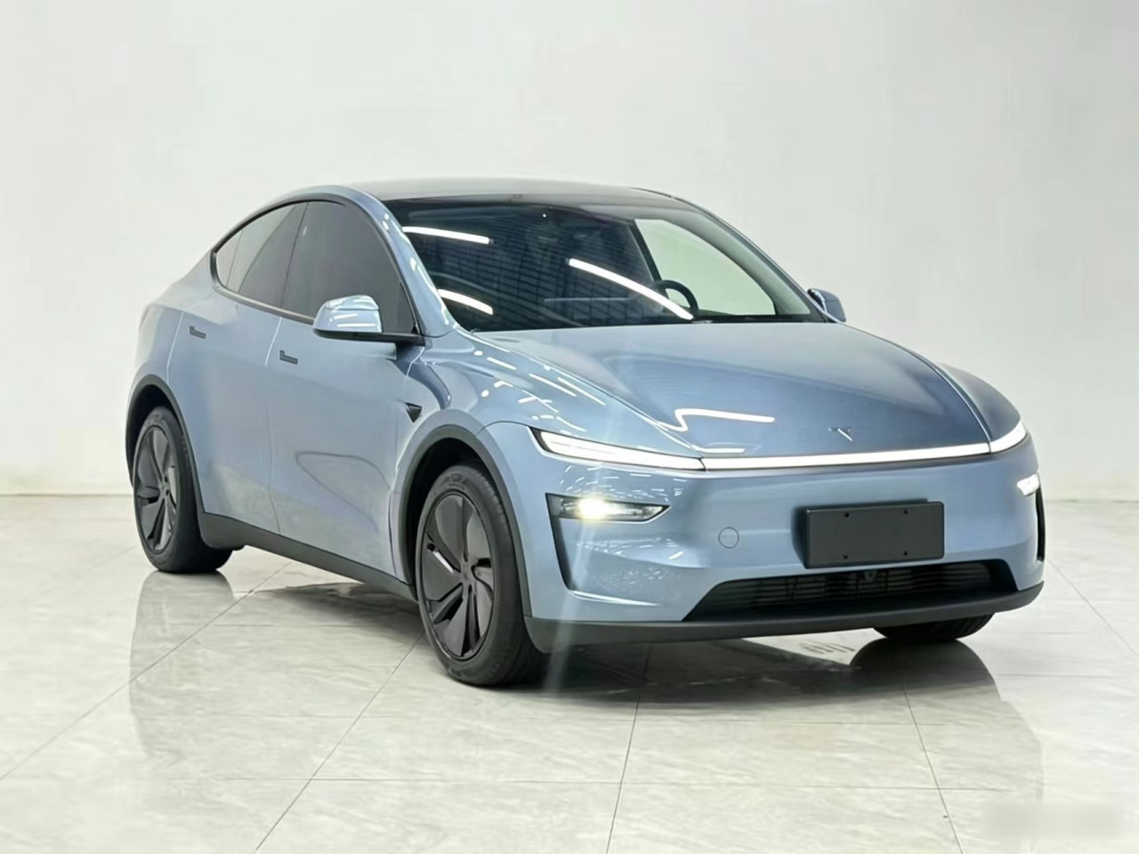 Model Y 2025 RWD photo 3