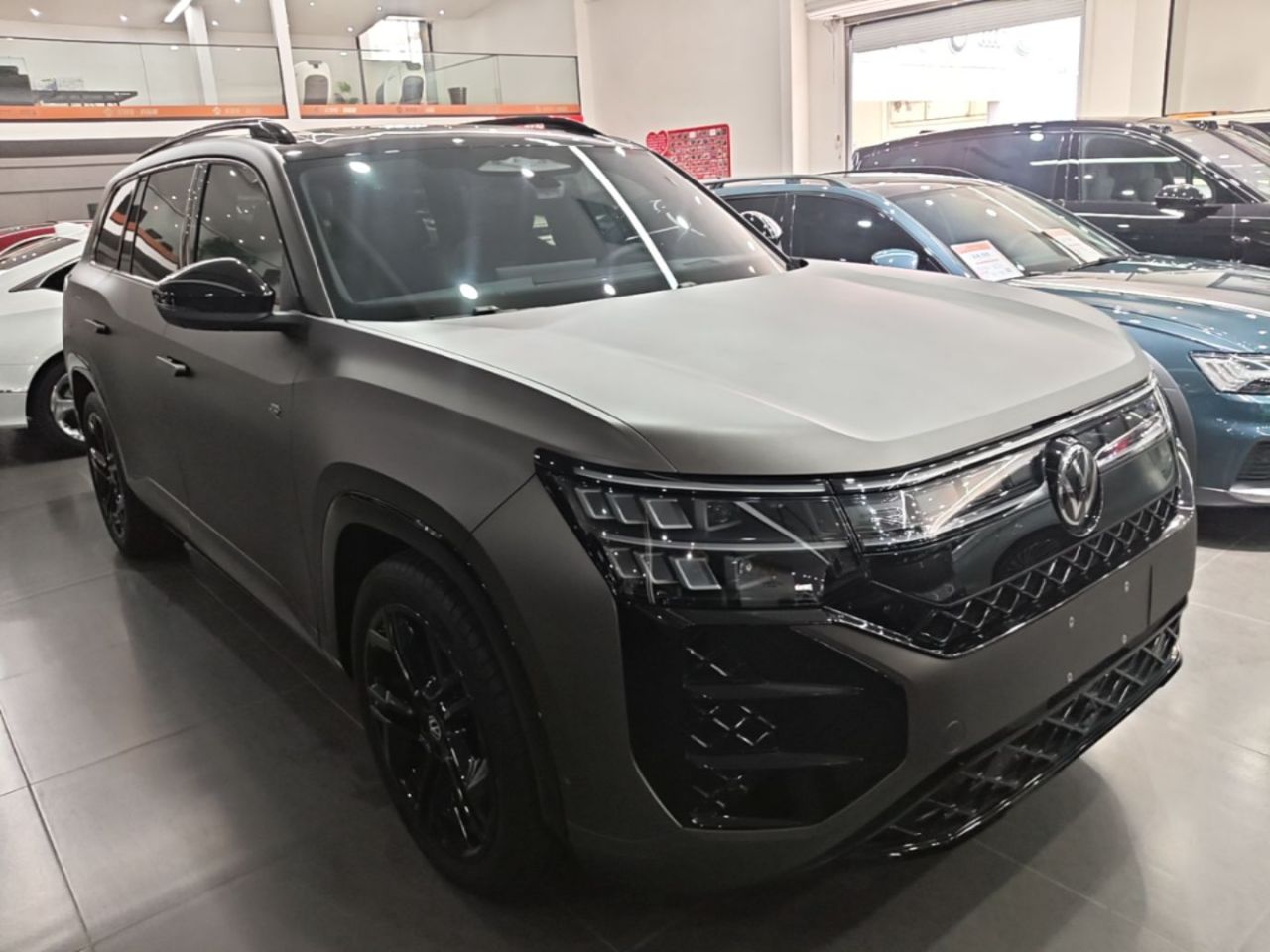 2025 Teramont Pro 450TSI AWD photo 3