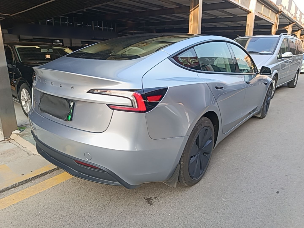 Model 3 2023 RWD photo 4