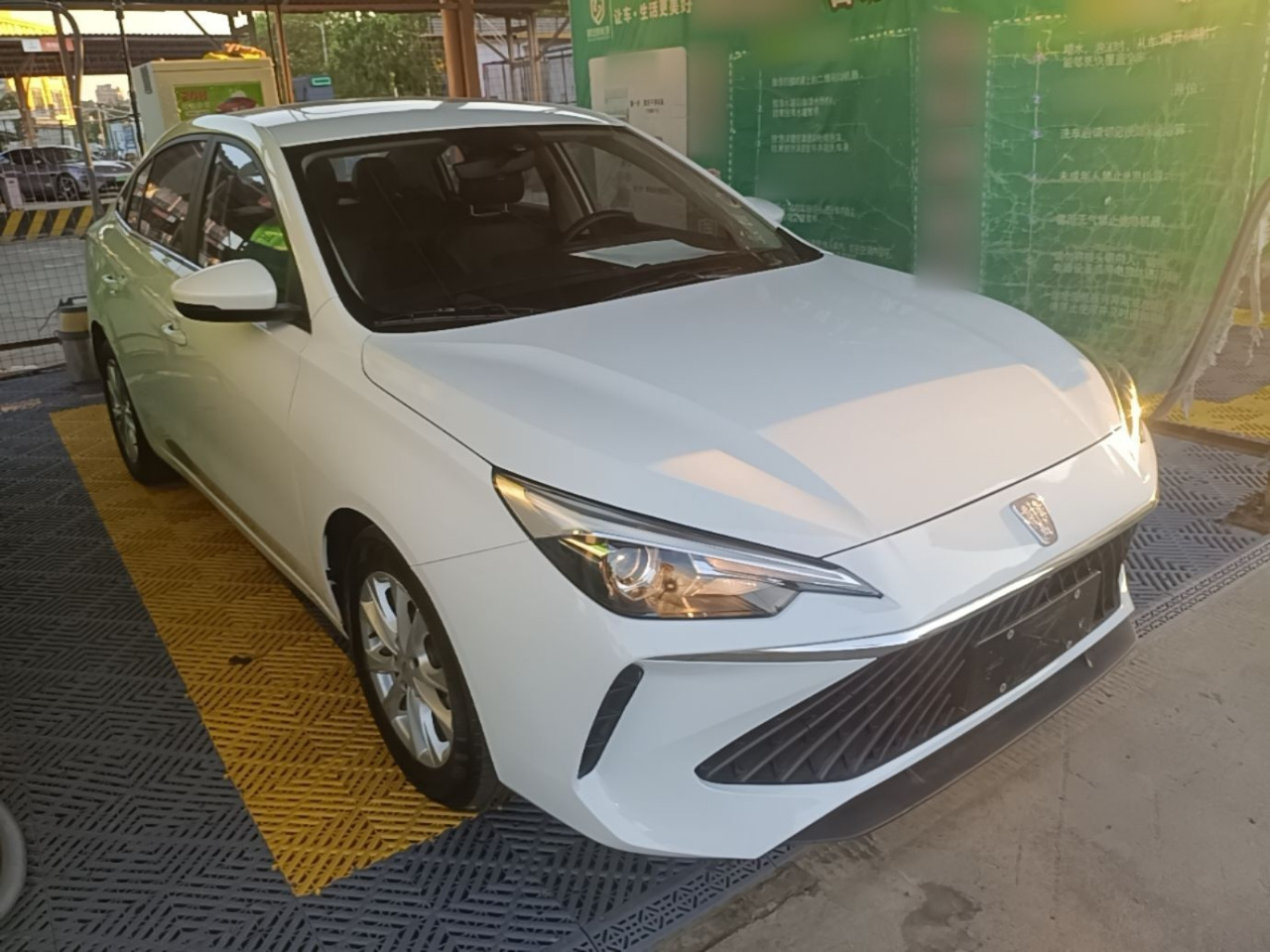 i5 2023 1.5L CVT Luxury photo 3