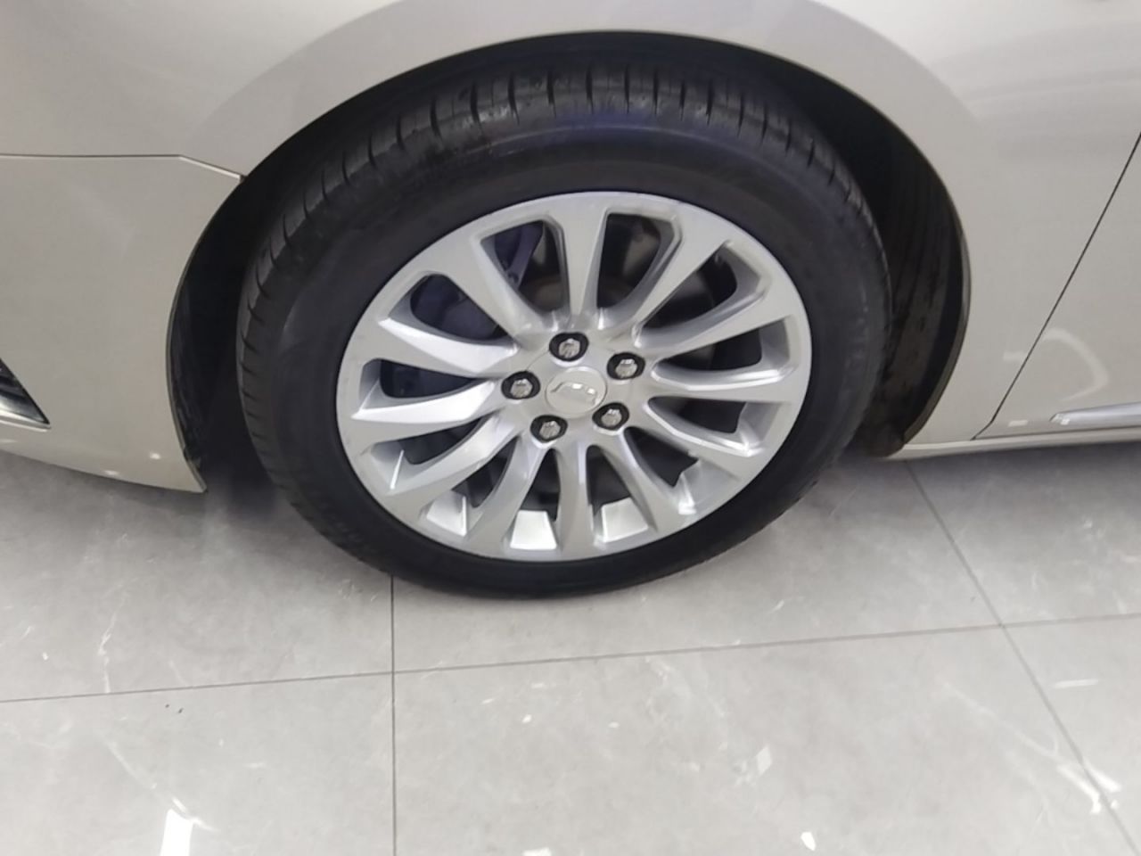 XTS 2018 28T Tech photo 4
