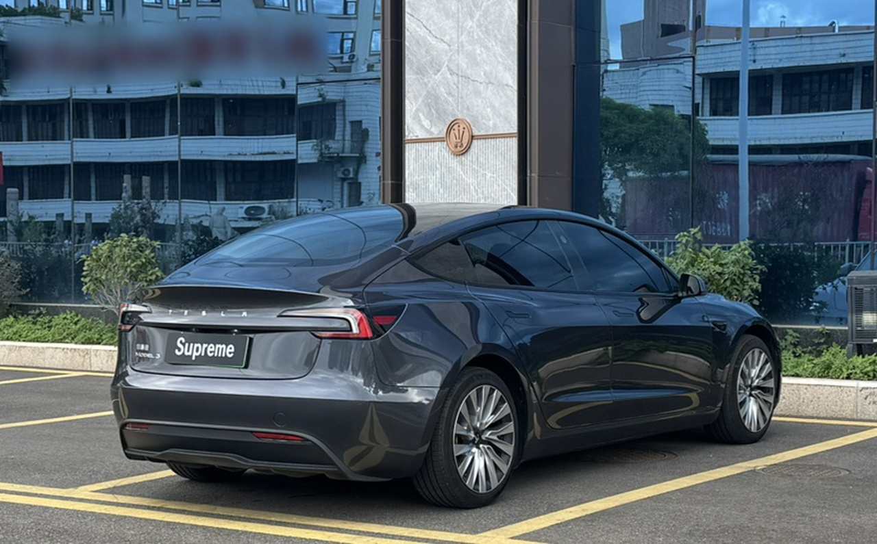 Model 3 2023 RWD photo 3