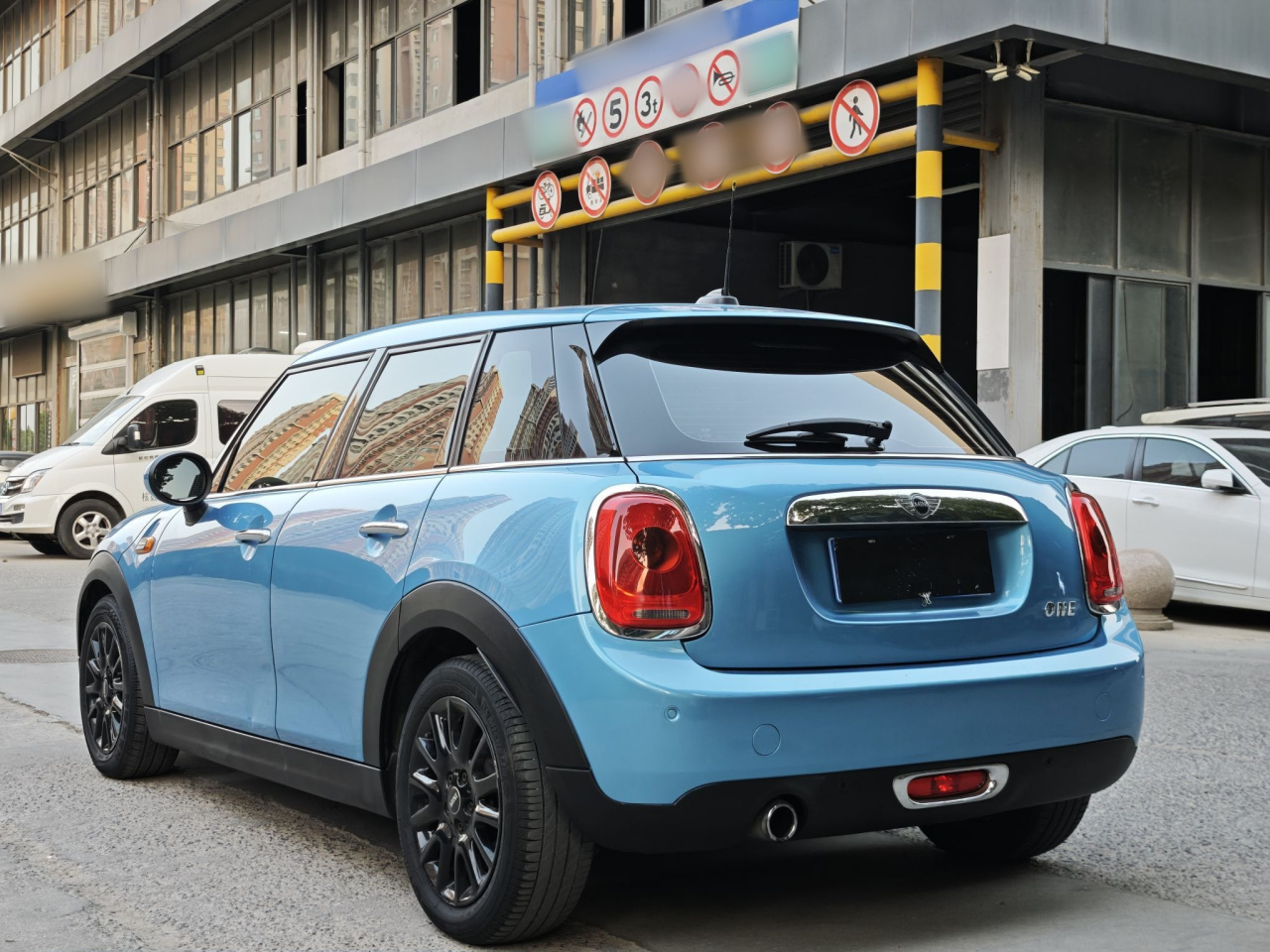 2016 1.2T ONE 5-Door photo 4